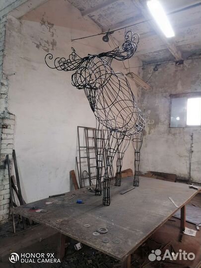 Лось под гирлянду