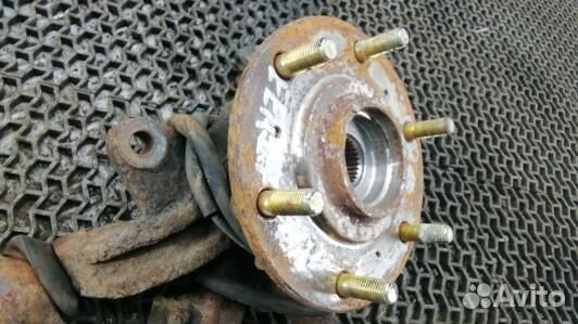 Ступица передняя левая mitsubishi L200 K4T (EEA17K