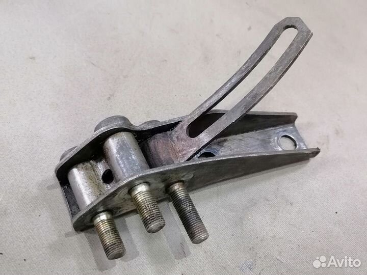 Кронштейн генератора Mazda 323 BF 5E 1.5 1980-1989