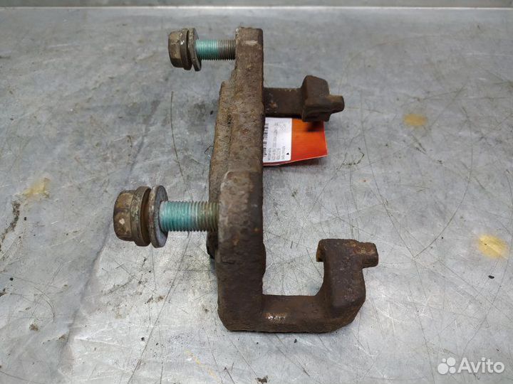 Скоба суппорта переднего Audi A4 B6 2000-2004