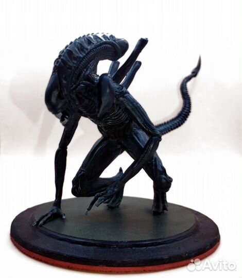 Коллекционная фигурка 