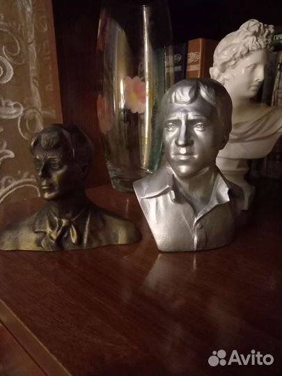 Бюсты Высоцкий, Есенин