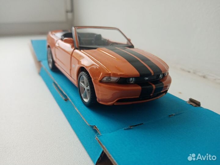 Ford mustang и BMW