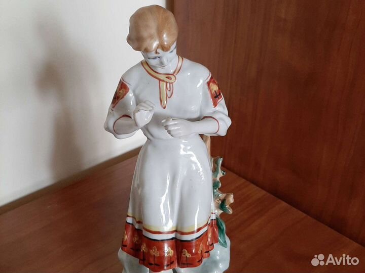 Статуэтка гадание на ромашке