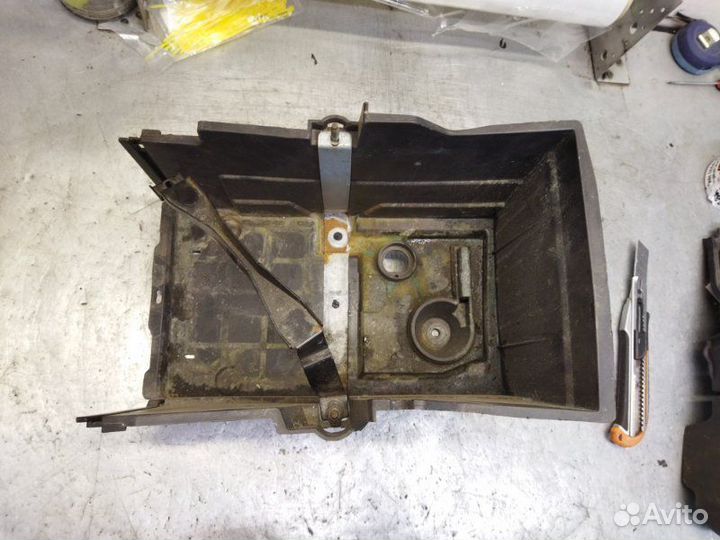 Корпус акб Ford Focus 2 хетчбэк 2.0 aoda 145 Л.С