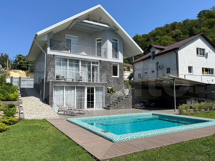 Дом 250 м² на участке 7 сот.