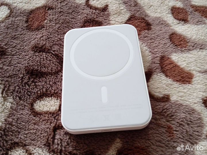 Повербанк apple