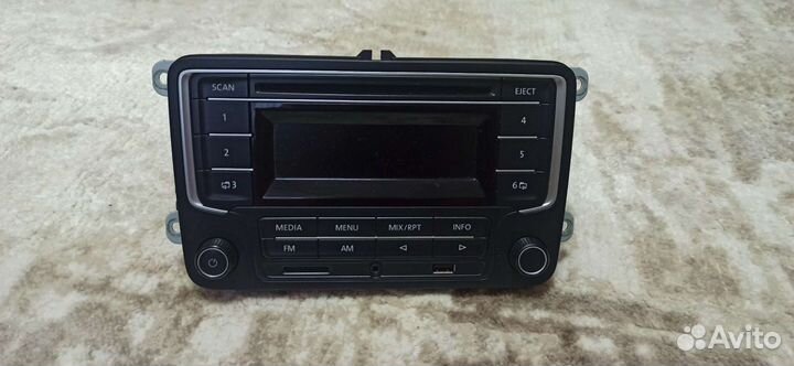 Продам магнитолу на поло (оригинал завод)