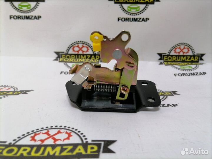 Замок багажника задний Mitsubishi Pajero Sport