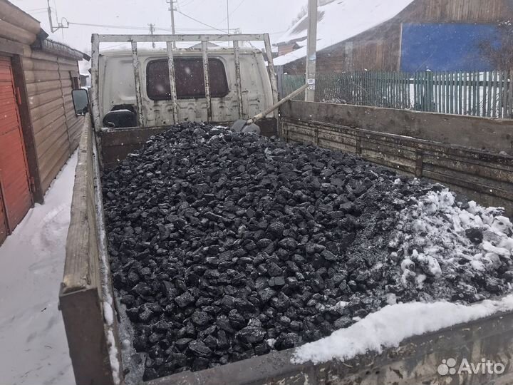 Уголь и дрова в мешках