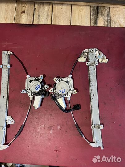 Стеклоподъемник передний Nissan Tiida