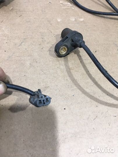 Передние датчики абс Subaru Legacy Be BH
