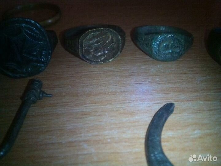 Средневековые перстни кольца серьги подвески