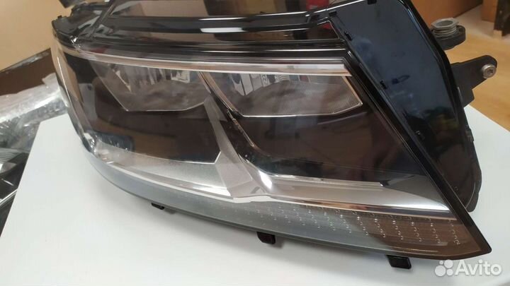 Фара правая Volkswagen Tiguan II (2016-2021)