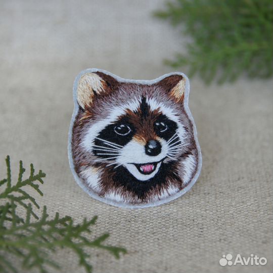 Брошь Крошка Енот.Брошь-булавка, вышивка гладью