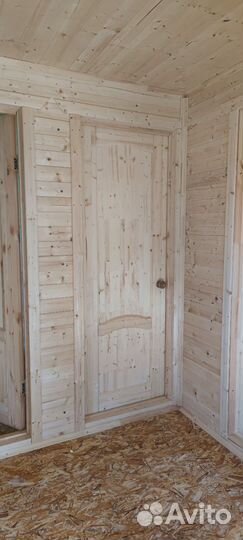 Дверь входная деревянная