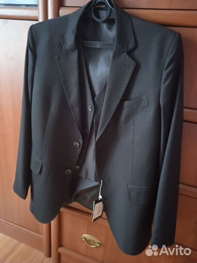 Школьный пиджак и жилет для мальчика 146- 152