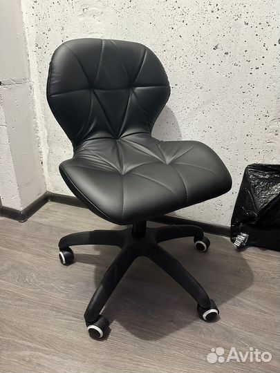 Тату холдер новый и 2 стула мастера экокожа