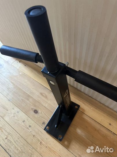 Турник настенный