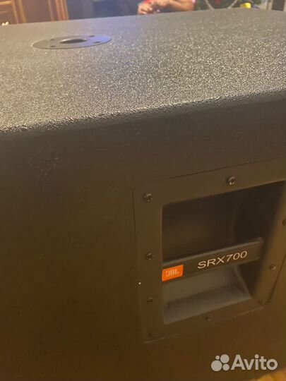 JBL SRX718S