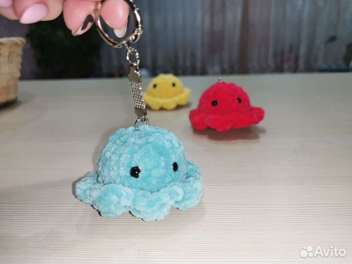 Вязаные брелочки ручной работы