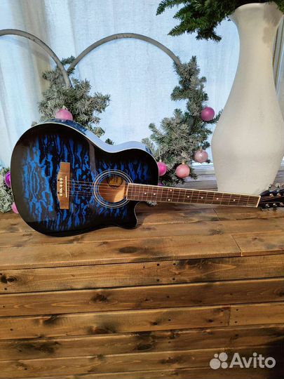 Акустическая гитара с чехлом