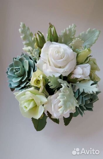 Цветочная зимняя композиция