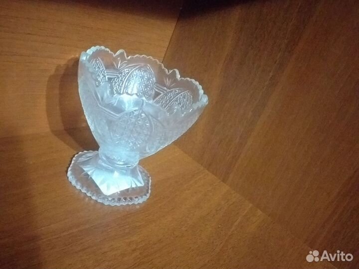 Конфетница на ножке