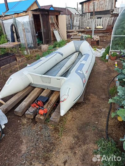 Продам пвх лодку Bager 390