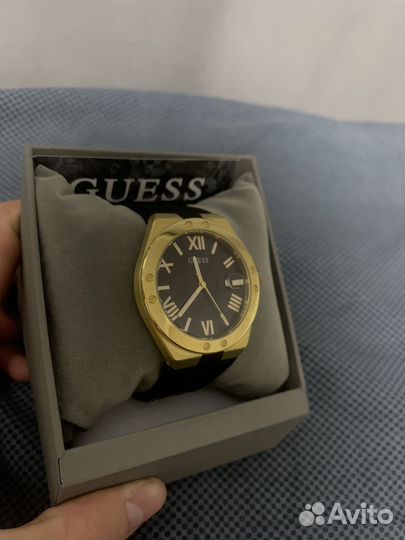 Часы guess