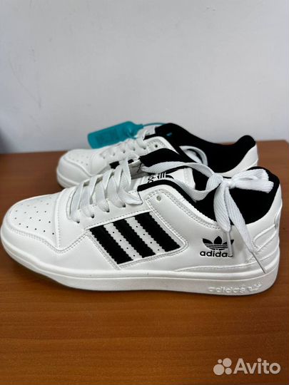 Кроссовки adidas Sportswear