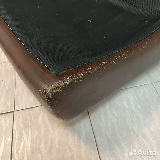 Кресло напольное кожаное