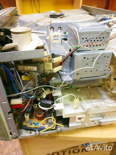 Микроволновка Panasonic NN-C784MF на запчасти