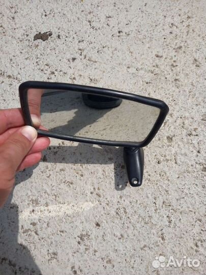 Боковое зеркало