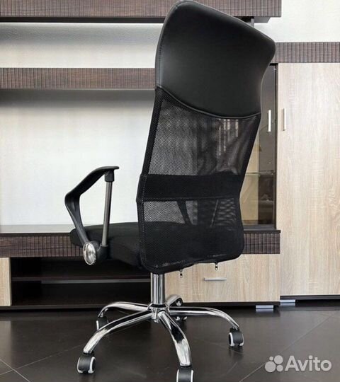 Офисное кресло