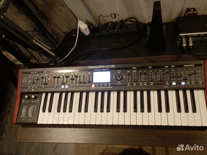 Синтезатор behringer deepmind 12