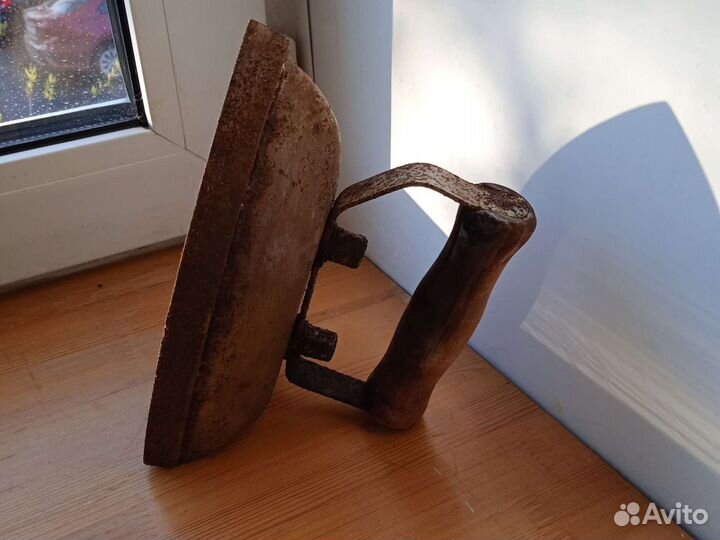 Старинная подставка под утюг, ухват, коромысло