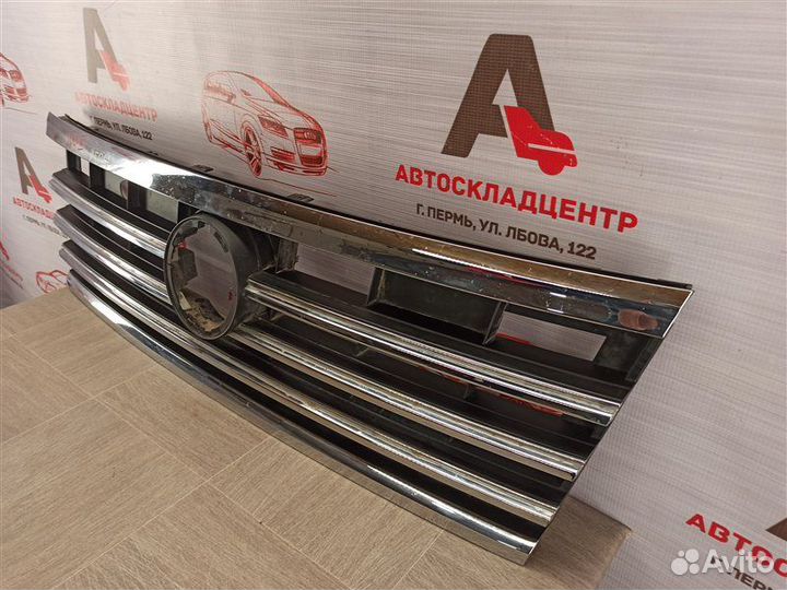 Решетка бампера переднего Volkswagen Touareg 3