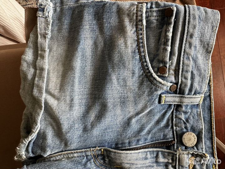 Женские джинсовые шорты levi's
