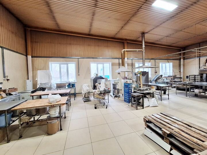 Цех с оборудование для пекарен