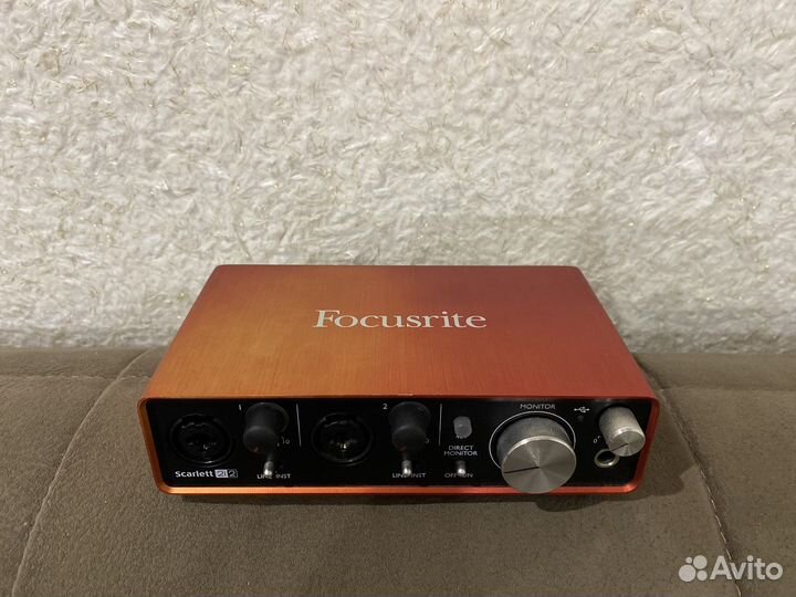 Внешняя звуковая карта Focusrite Scarlett 2i2