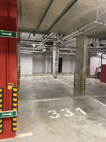 Машиноместо, > 30 м²