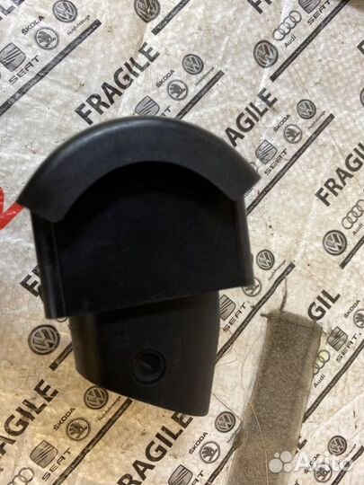 Дефлектор воздушный передний правый Audi A4 B5