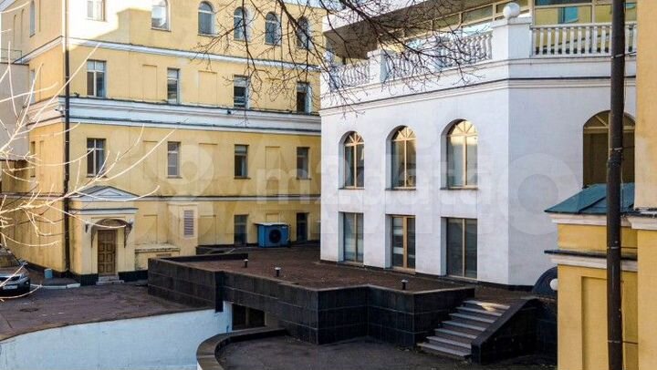 Здание, 573 м²