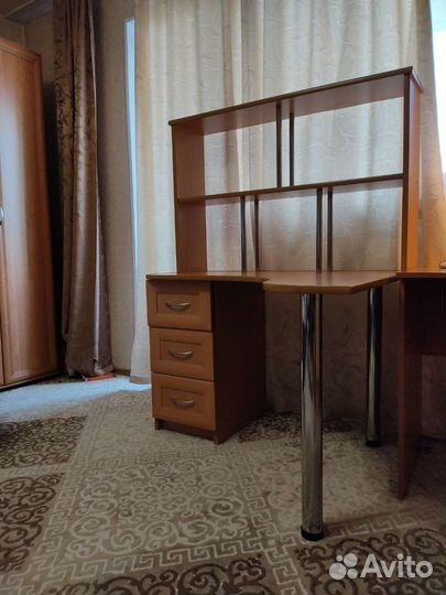 Угловой письменный стол