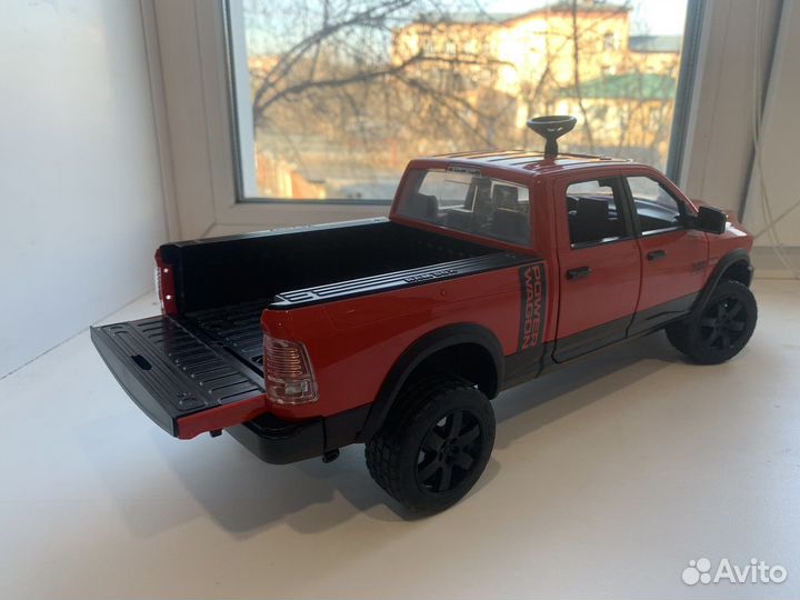 Машинка Bruder Dodge Ram