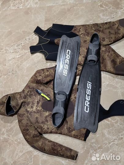 Сухой гидрокостюм для подводной охоты