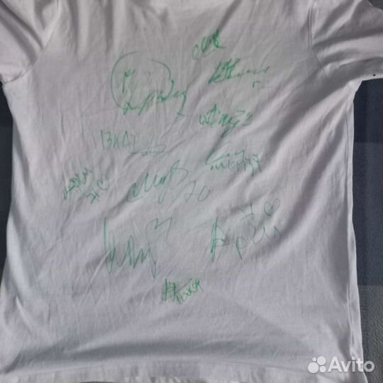 Футболка с автографами некоторых игроков 2дротс