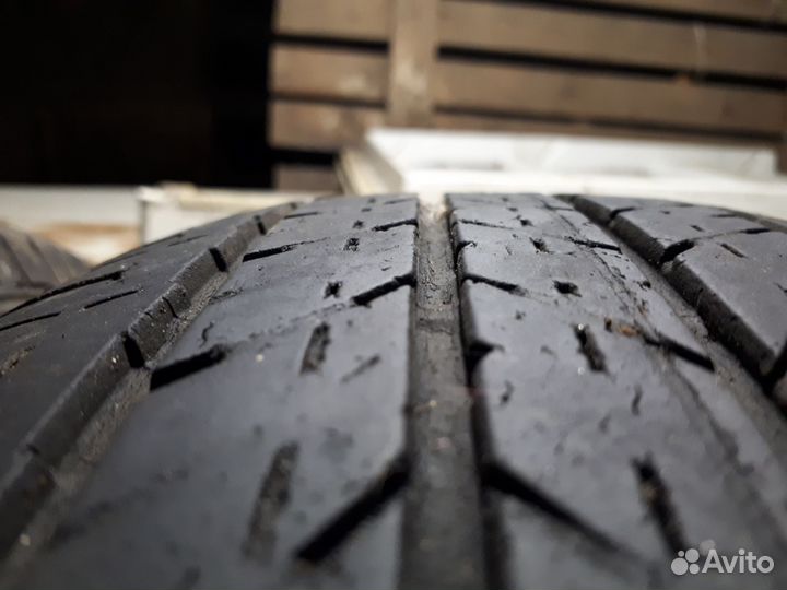 Bridgestone Dueler H/L 215/70 R17