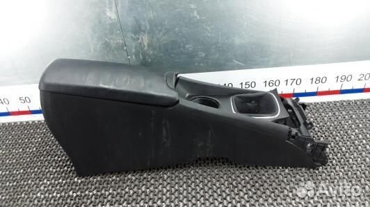 Подлокотник центральный toyota avensis T27 (DBG23I